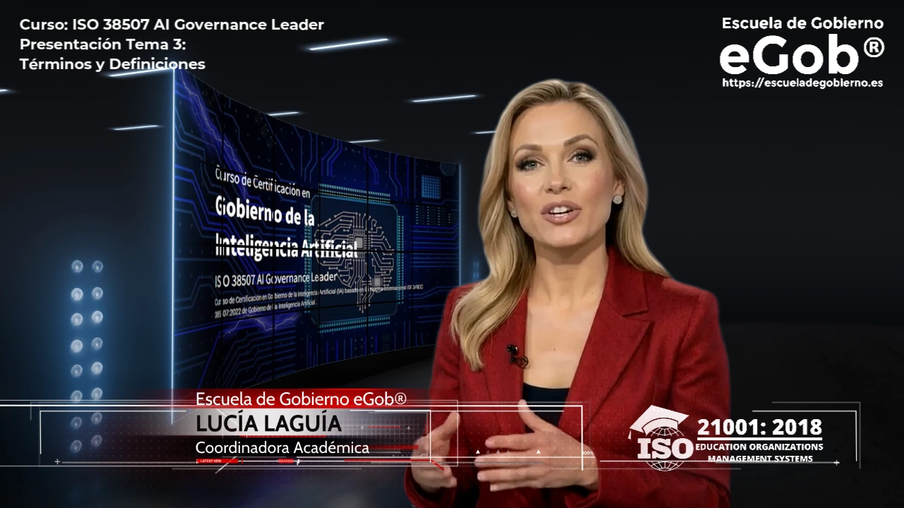 Lucía Laguía, Coordinadora Académica, presentando un tema del curso