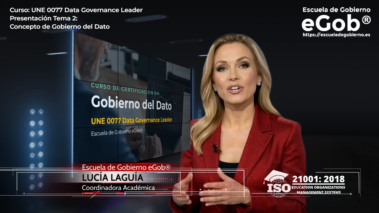Lucía Laguía, Coordinadora Académica, presentando un tema del curso