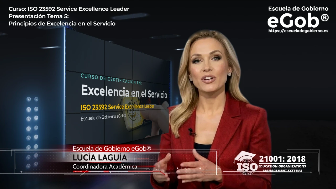 Lucía Laguía, Coordinadora Académica, presentando un tema del curso