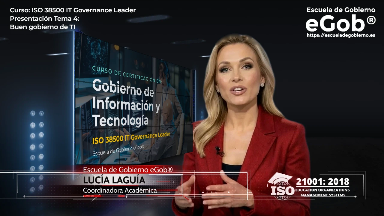 Lucía Laguía, Coordinadora Académica, presentando un tema del curso