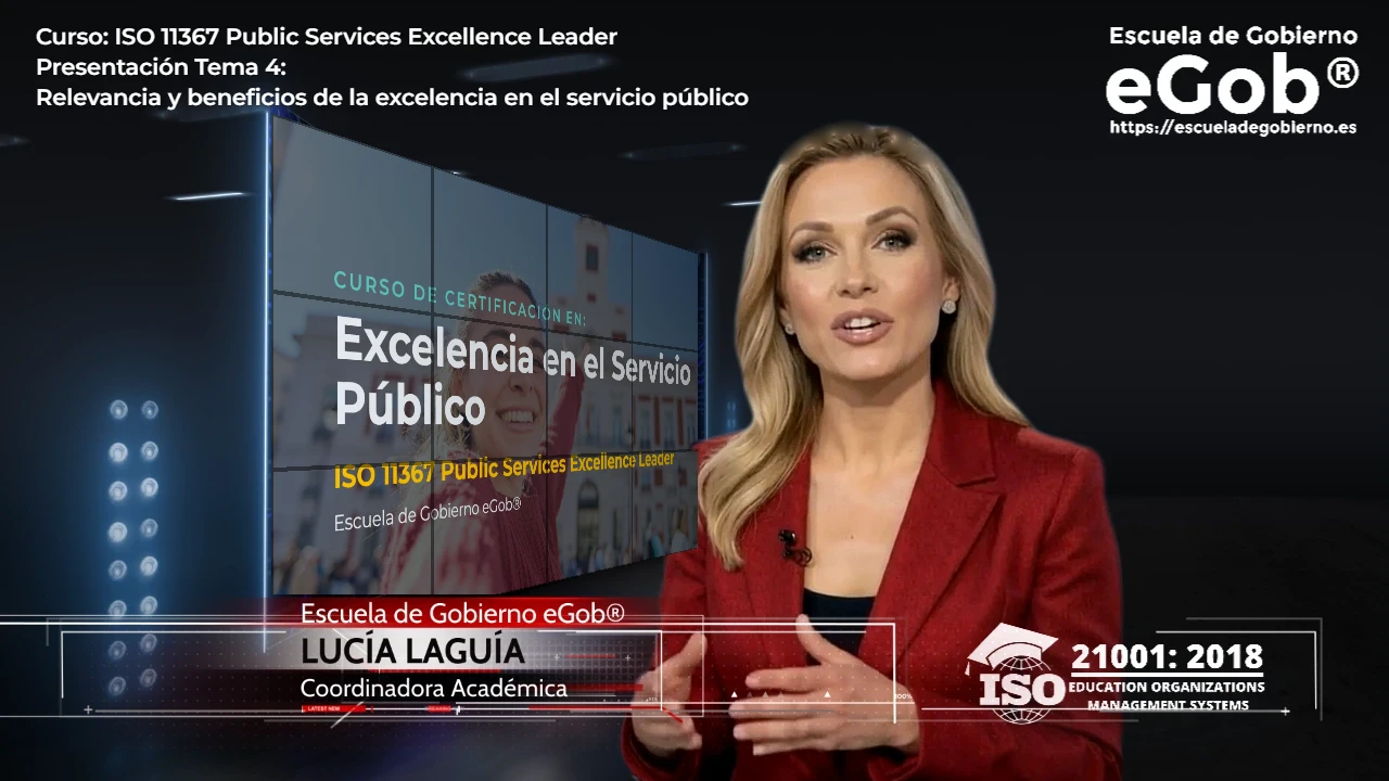 Lucía Laguía, Coordinadora Académica, presentando un tema del curso