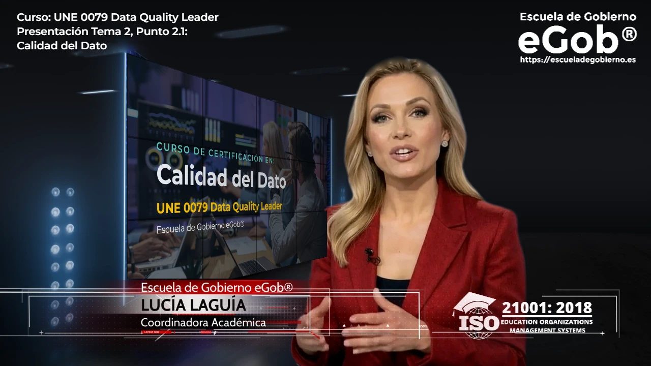 Lucía Laguía, Coordinadora Académica, presentando un tema del curso