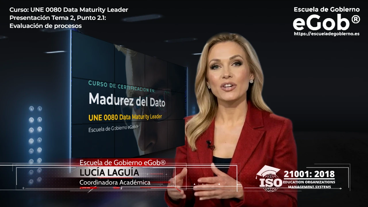 Lucía Laguía, Coordinadora Académica, presentando un tema del curso