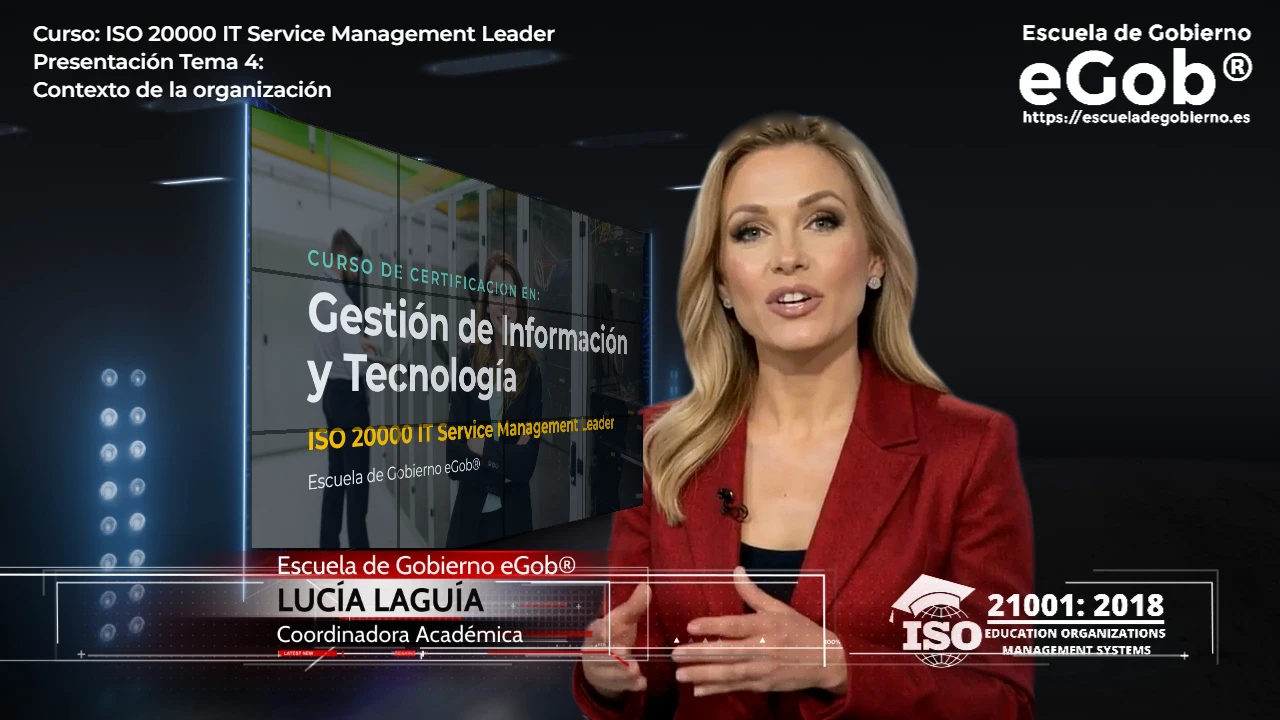 Lucía Laguía, Coordinadora Académica, presentando un tema del curso