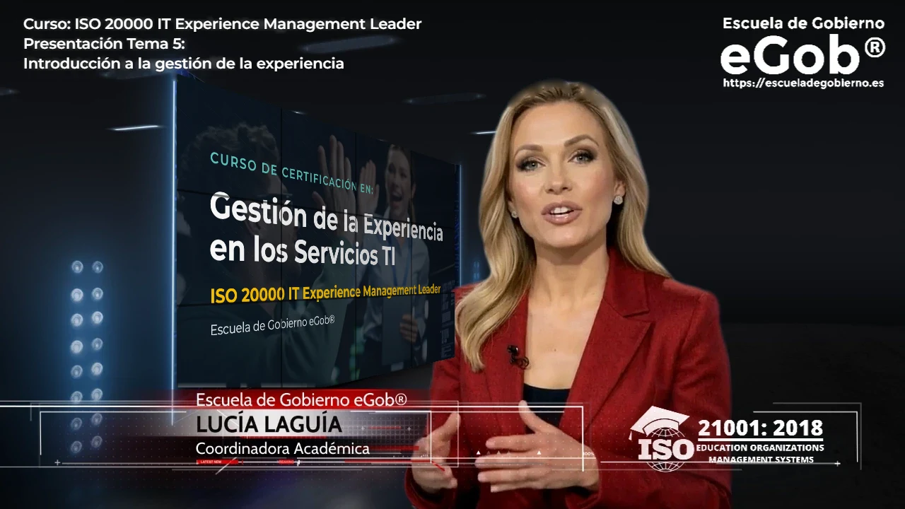 Lucía Laguía, Coordinadora Académica, presentando un tema del curso